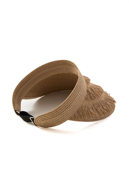 Sombrero con visera de paja con flecos